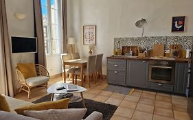 Superbe 2 Pieces Avec Grande Terrasse, Classe ***